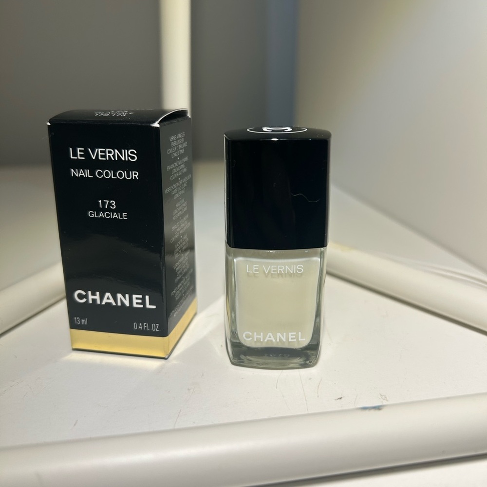 CHANEL Elegant Cream Nail Polish Glaciale